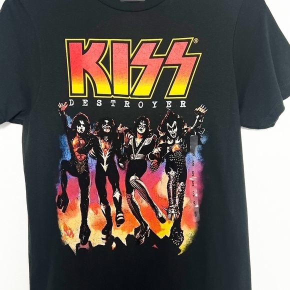 KISS UNISEX GRAPHIC SHORT SLEEVE MULTICOLOR SHIRT SIZE SMALL NEW 100% COTTON - Picture 2 of 4